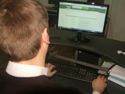 Răsturnare de situaţie în cazul hackerului care fura din conturi bancare